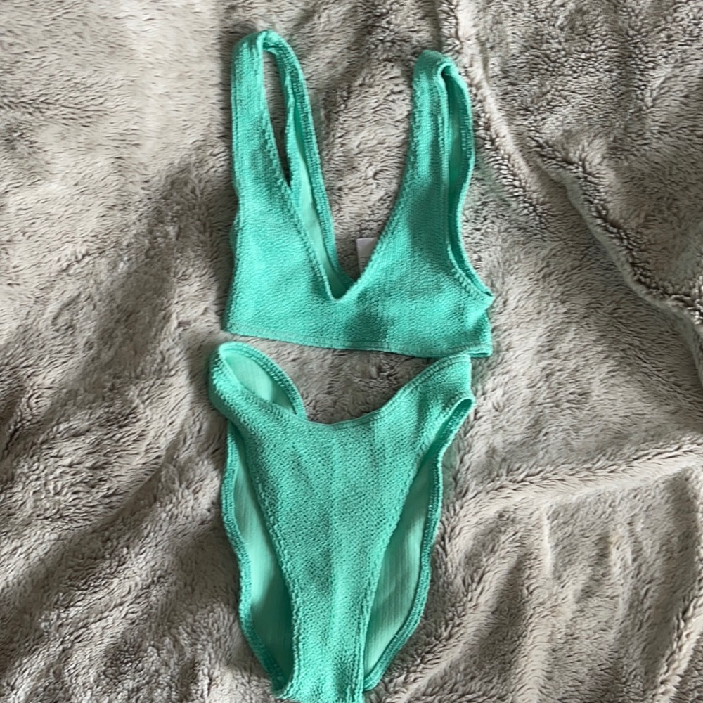 Stretchy teal bikini
